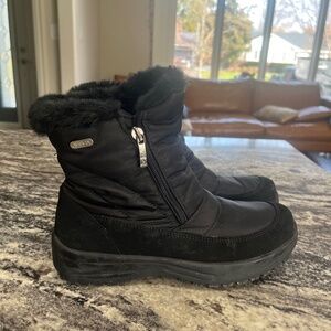 Arcata Women’s Snow Boots - 39 (8) with ice/snow grip bottom option